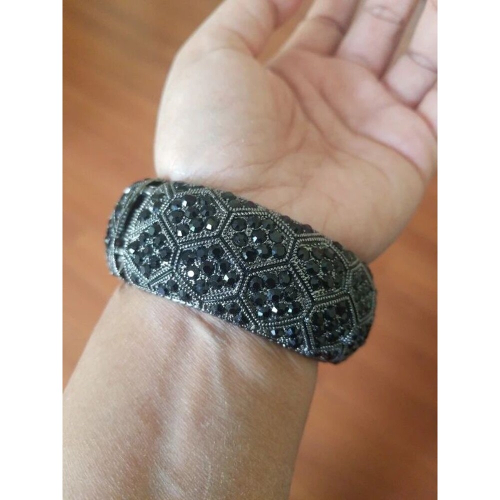 Vintage heavy bracelet Hinged